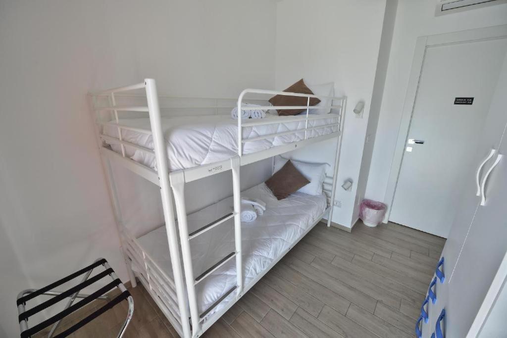 Karol Wojtyla Airport Bari Hotel Ngoại thất bức ảnh