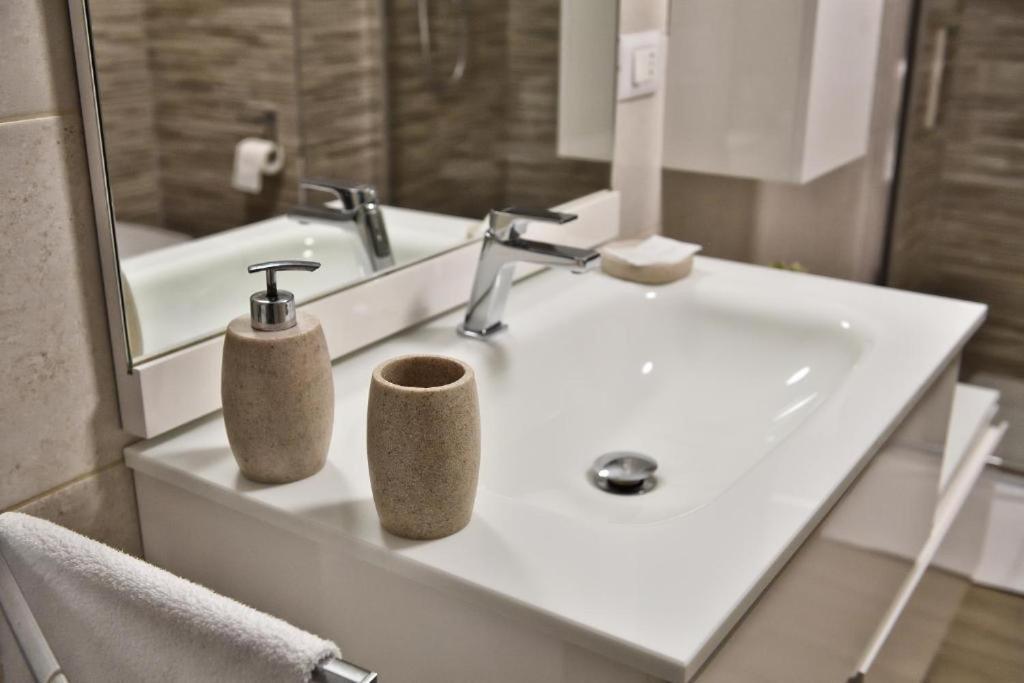 Karol Wojtyla Airport Bari Hotel Ngoại thất bức ảnh